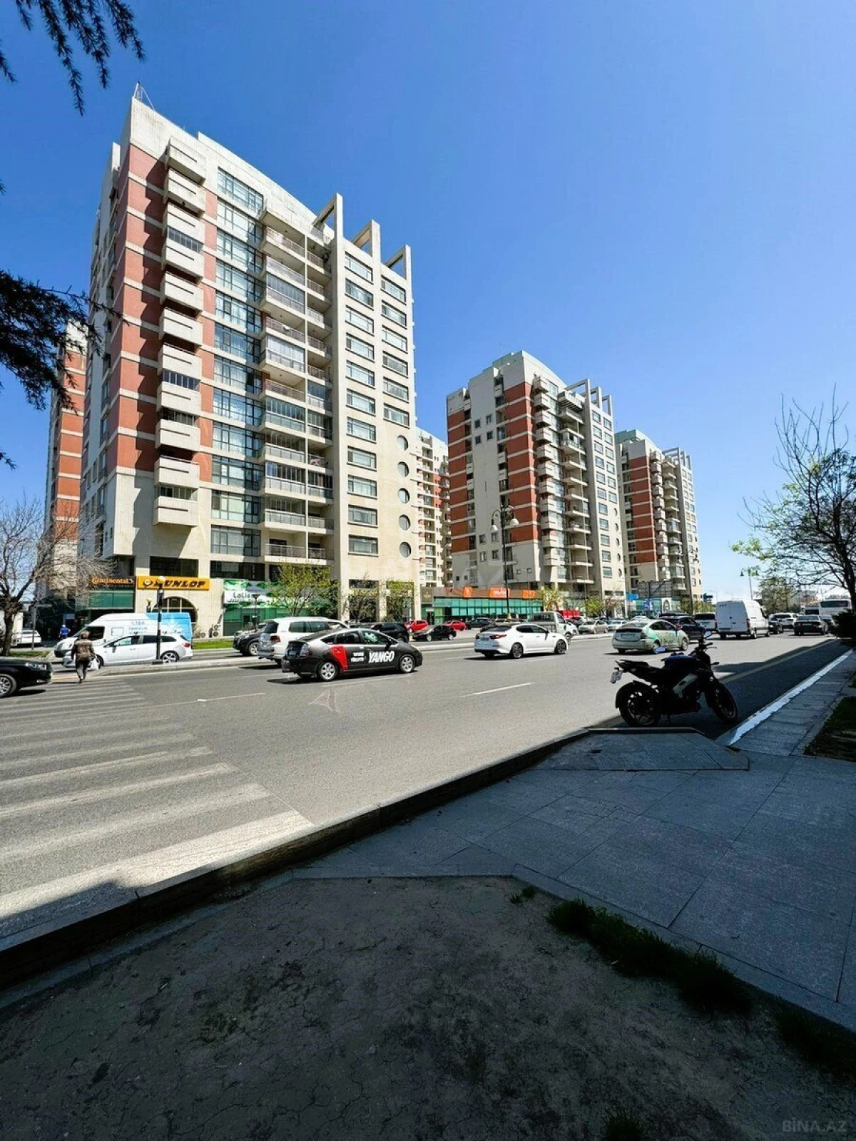 Satılır 4 otaqlı mənzil 360 m²