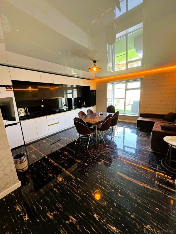 Satılır 4 otaqlı mənzil 360 m²