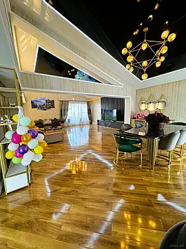 Satılır 4 otaqlı mənzil 360 m²