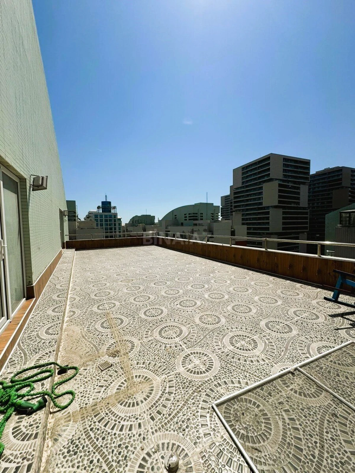 Satılır 4 otaqlı mənzil 360 m²