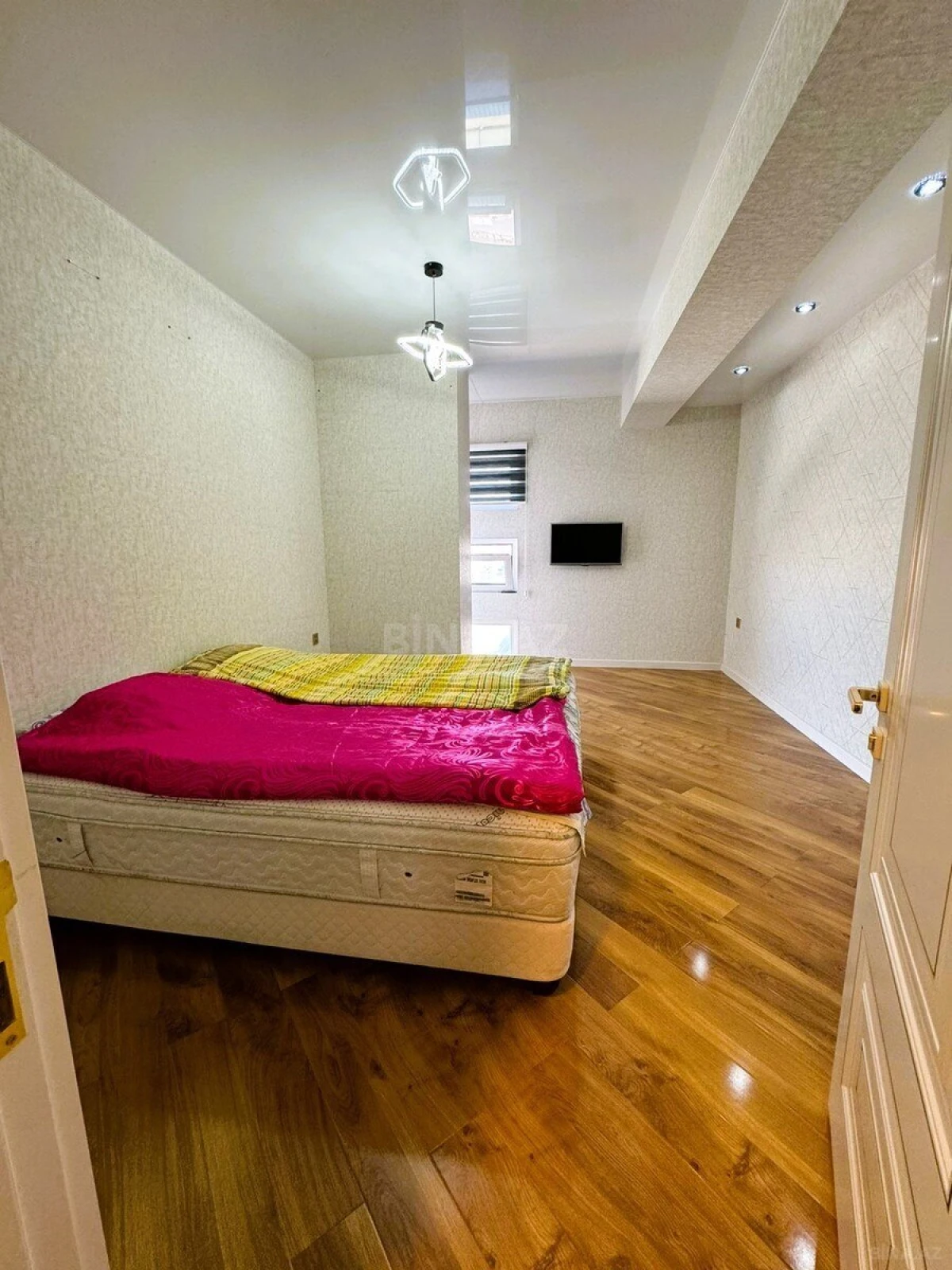 Satılır 4 otaqlı mənzil 360 m²