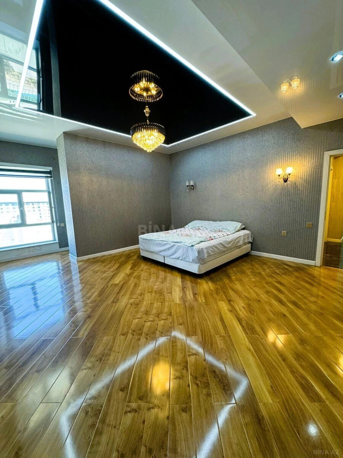 Satılır 4 otaqlı mənzil 360 m²
