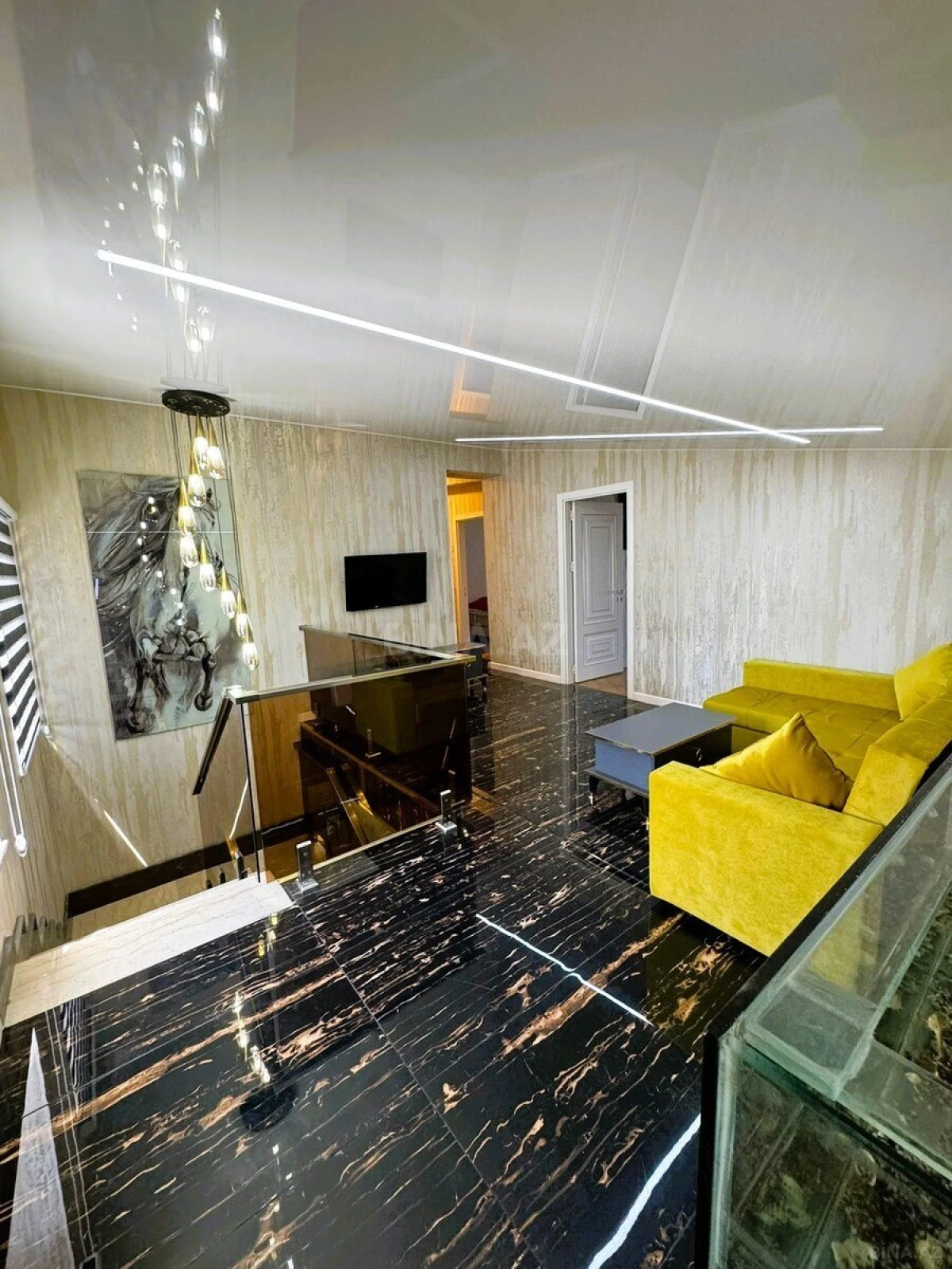 Satılır 4 otaqlı mənzil 360 m²