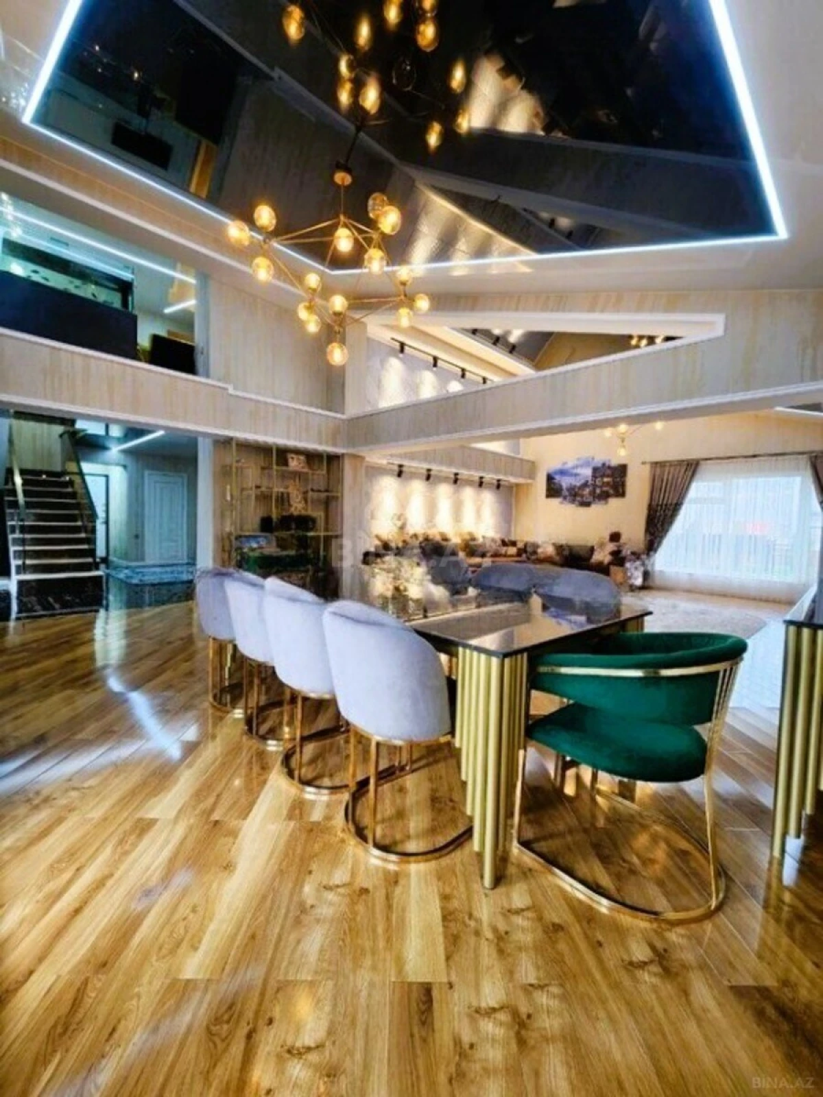 Satılır 4 otaqlı mənzil 360 m²