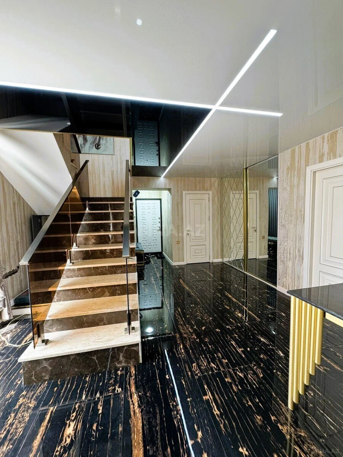 Satılır 4 otaqlı mənzil 360 m²