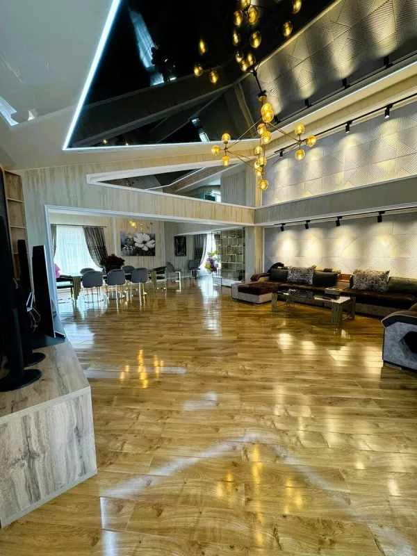 Satılır 4 otaqlı mənzil 360 m²