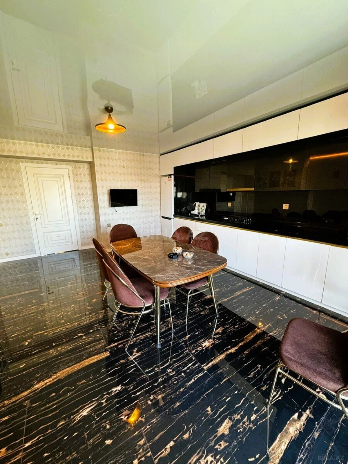 Satılır 4 otaqlı mənzil 360 m²