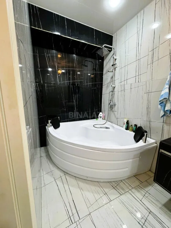 Satılır 4 otaqlı mənzil 360 m²