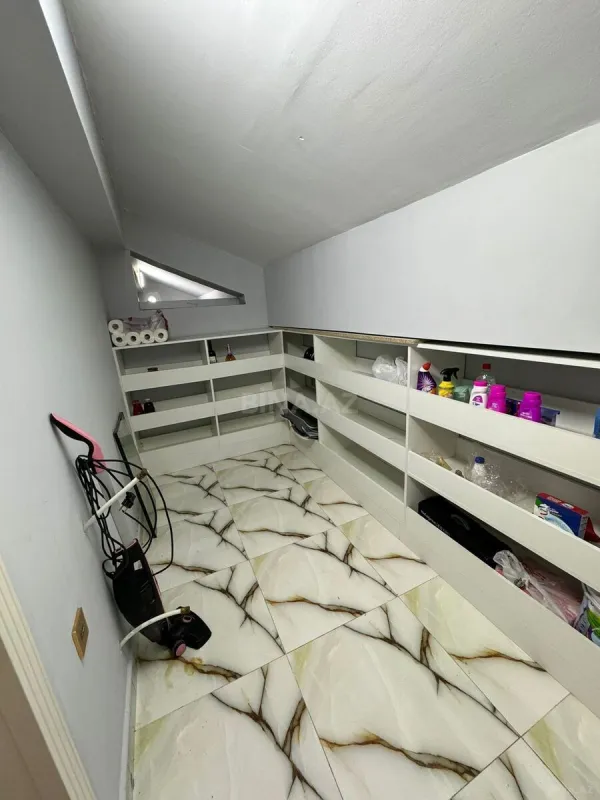 Satılır 4 otaqlı mənzil 360 m²