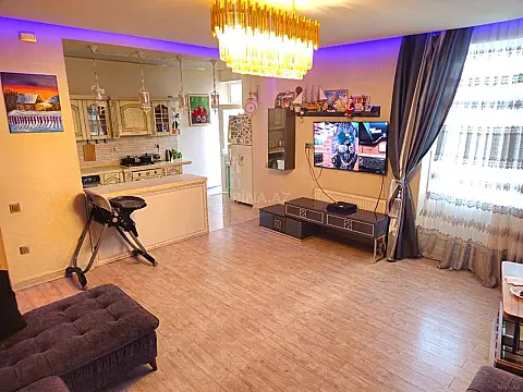 Satılır 3 otaqlı mənzil 129 m²