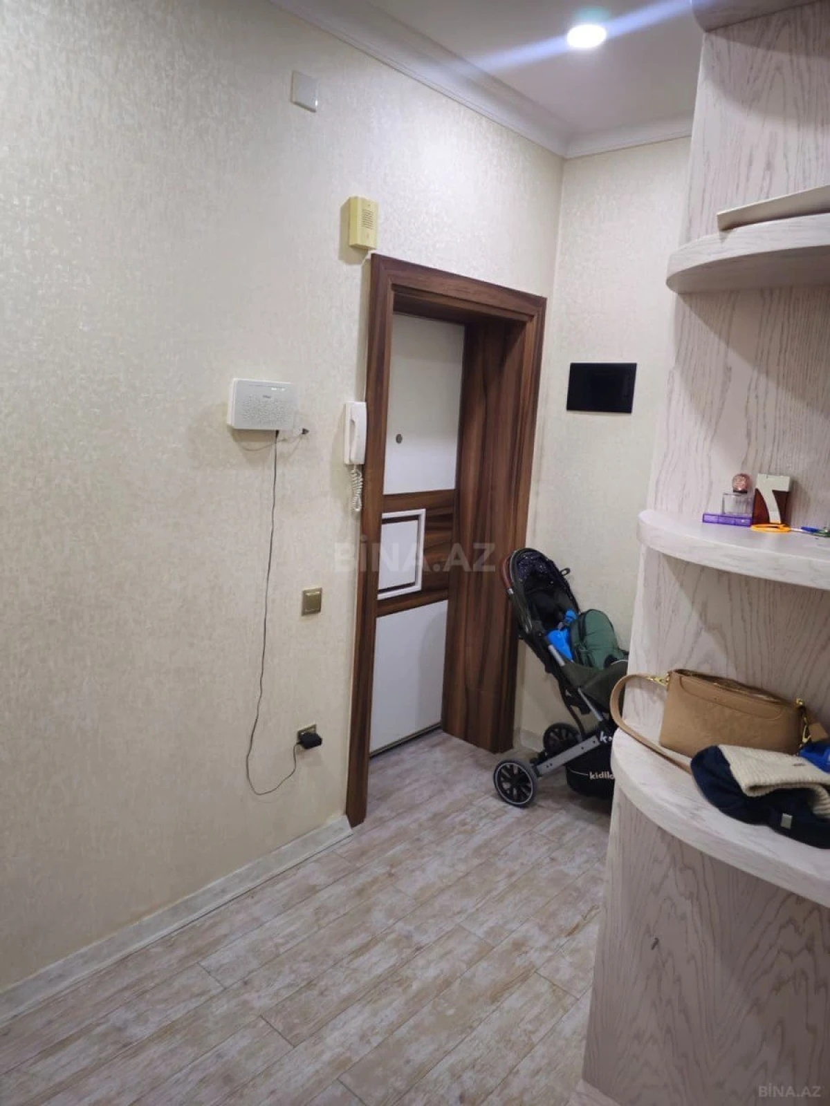 Satılır 3 otaqlı mənzil 129 m²