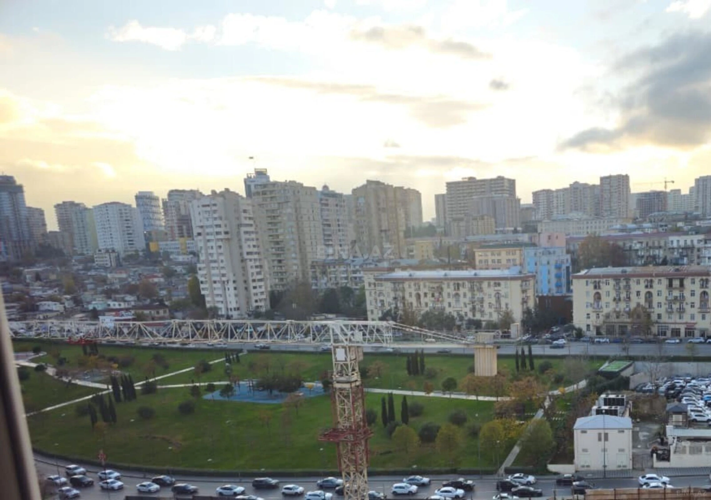 Satılır 3 otaqlı mənzil 129 m²