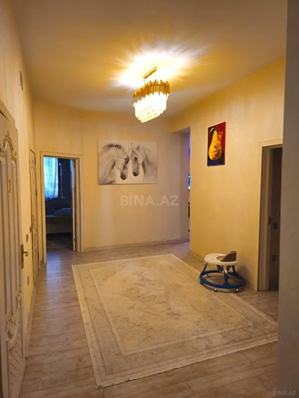 Satılır 3 otaqlı mənzil 129 m²