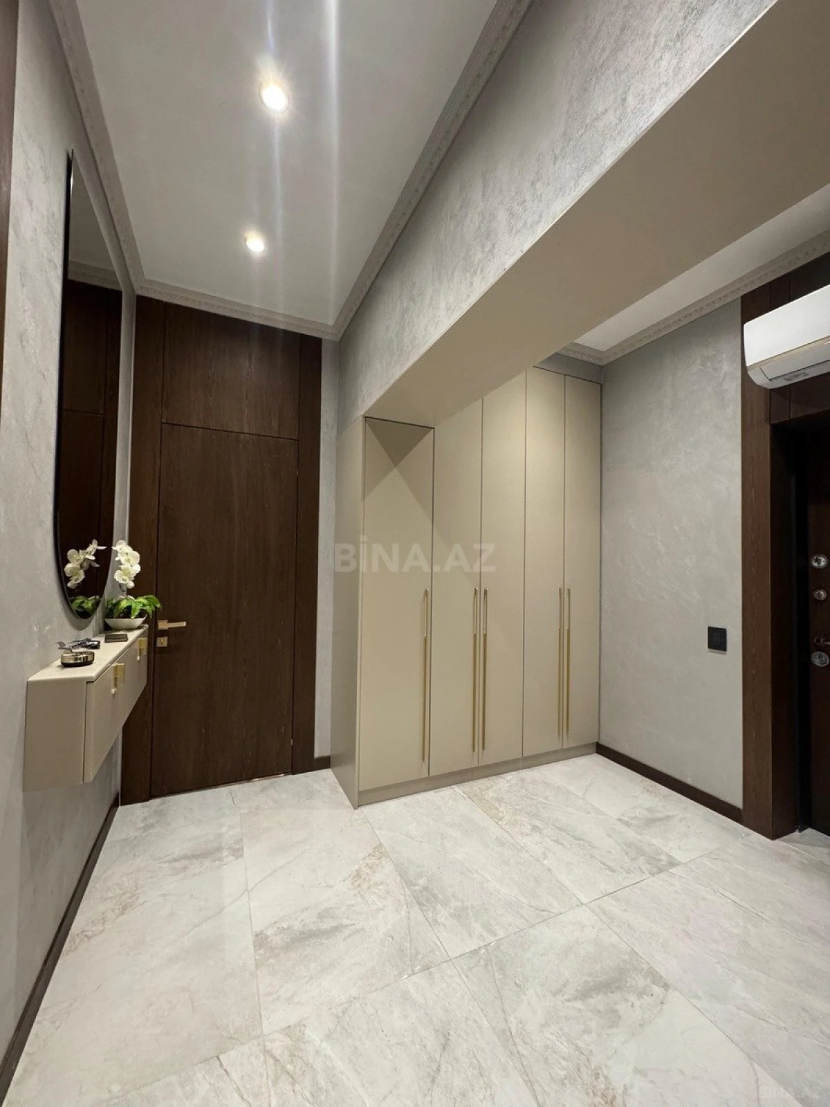 Satılır 3 otaqlı mənzil 91 m²