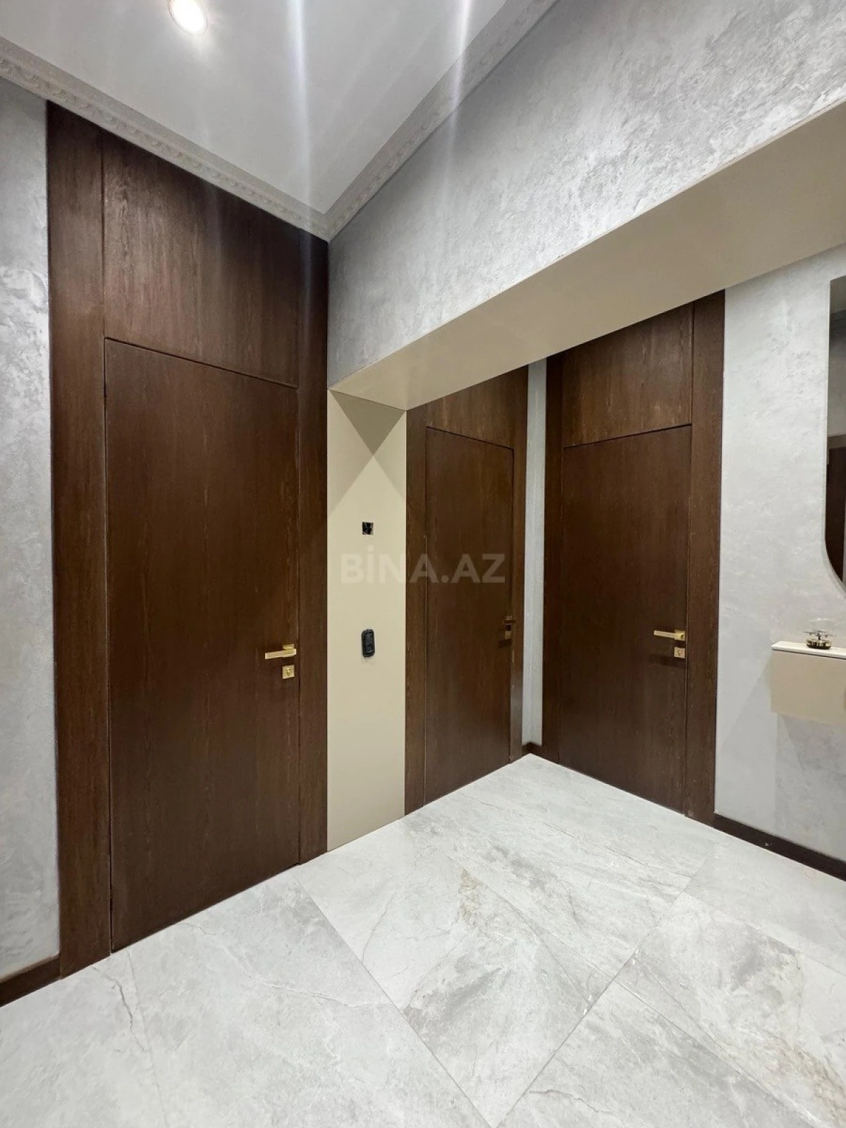 Satılır 3 otaqlı mənzil 91 m²