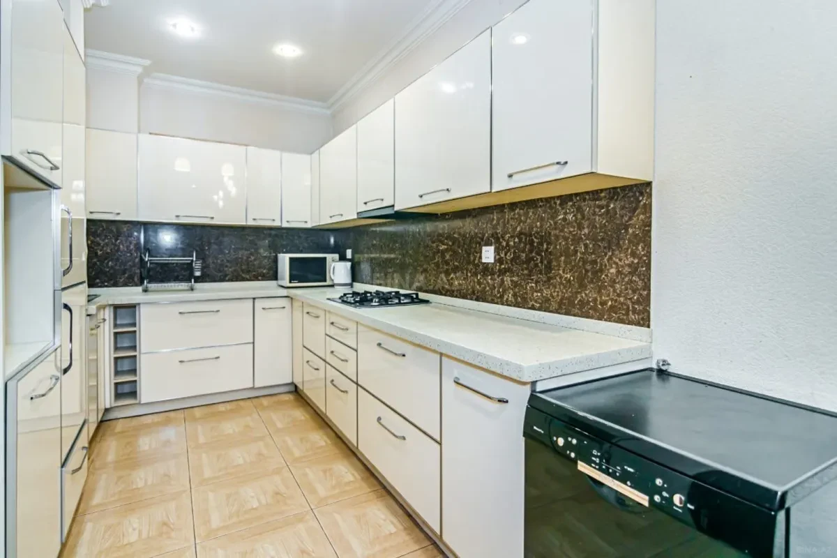 Kirayə verilir 2 otaqlı mənzil 85 m²
