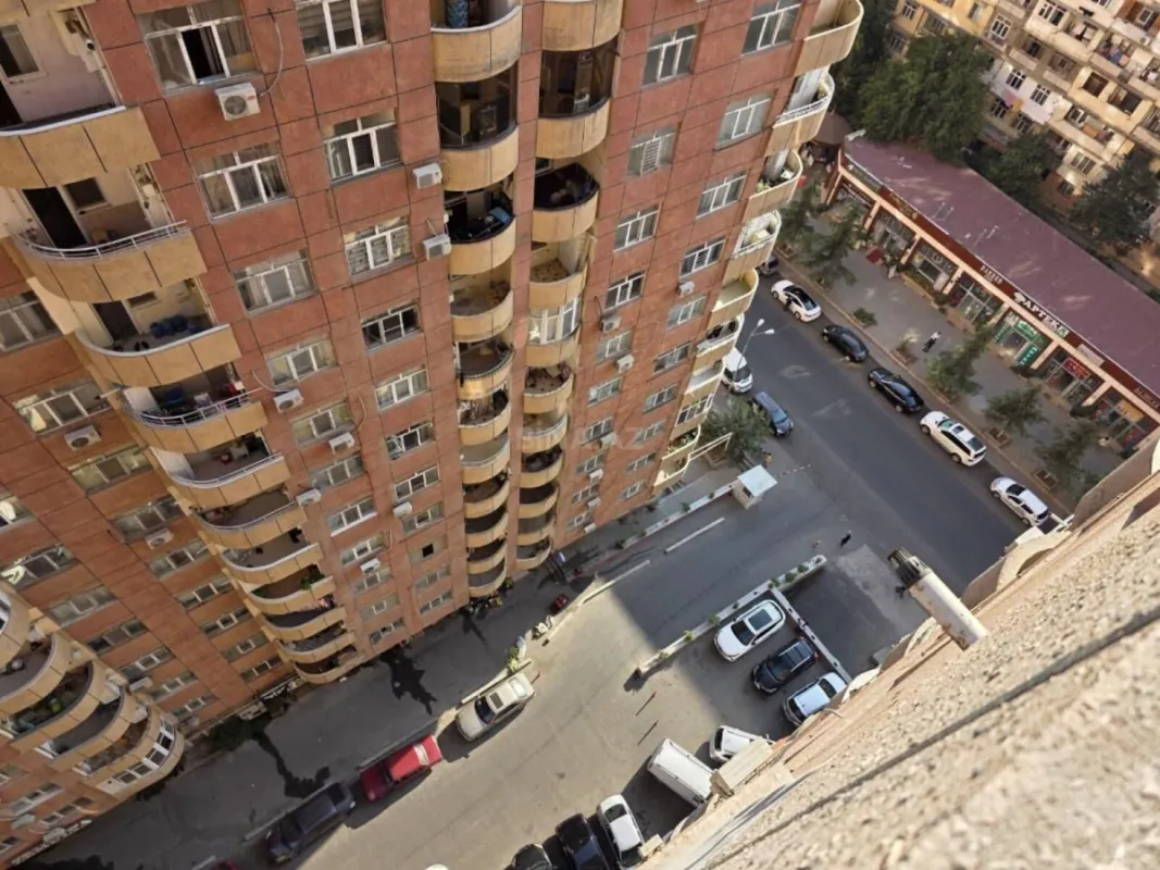 Satılır 3 otaqlı mənzil 107 m²