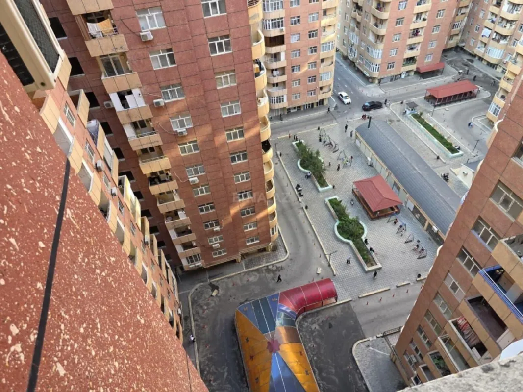 Satılır 3 otaqlı mənzil 107 m²