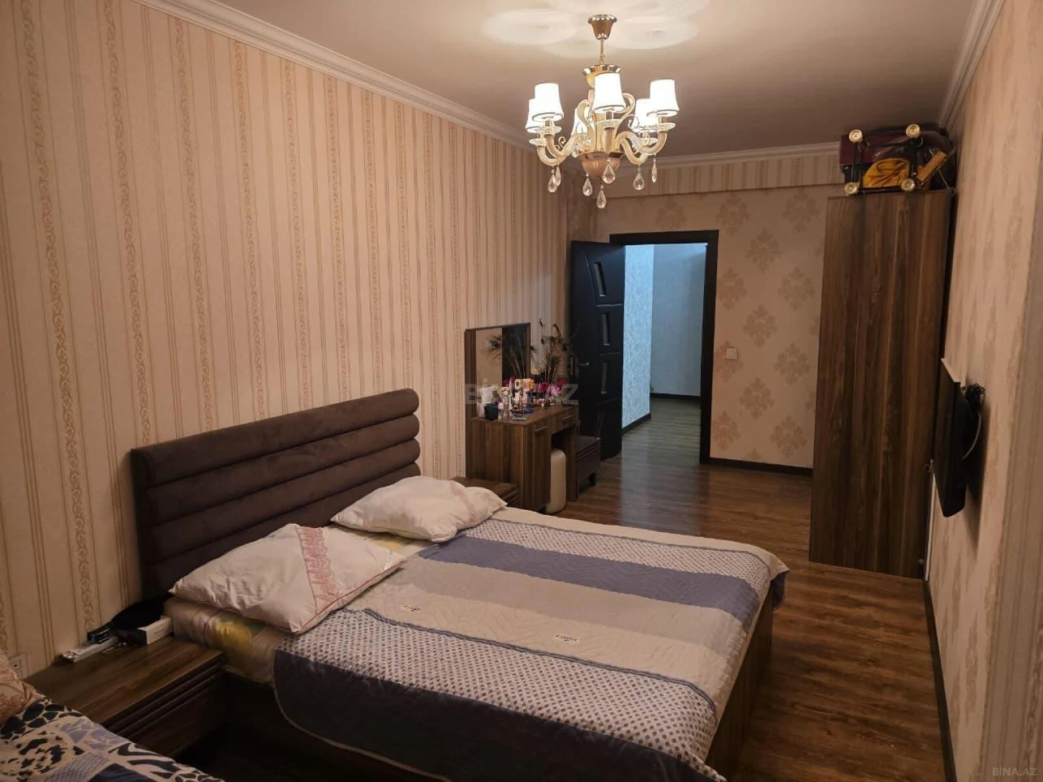 Satılır 3 otaqlı mənzil 107 m²