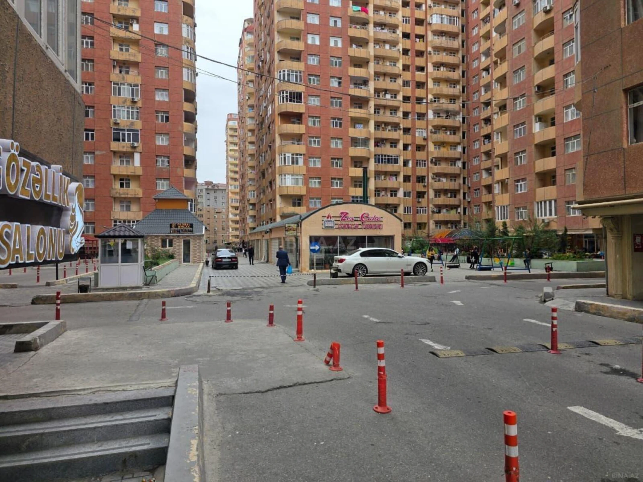 Satılır 3 otaqlı mənzil 107 m²