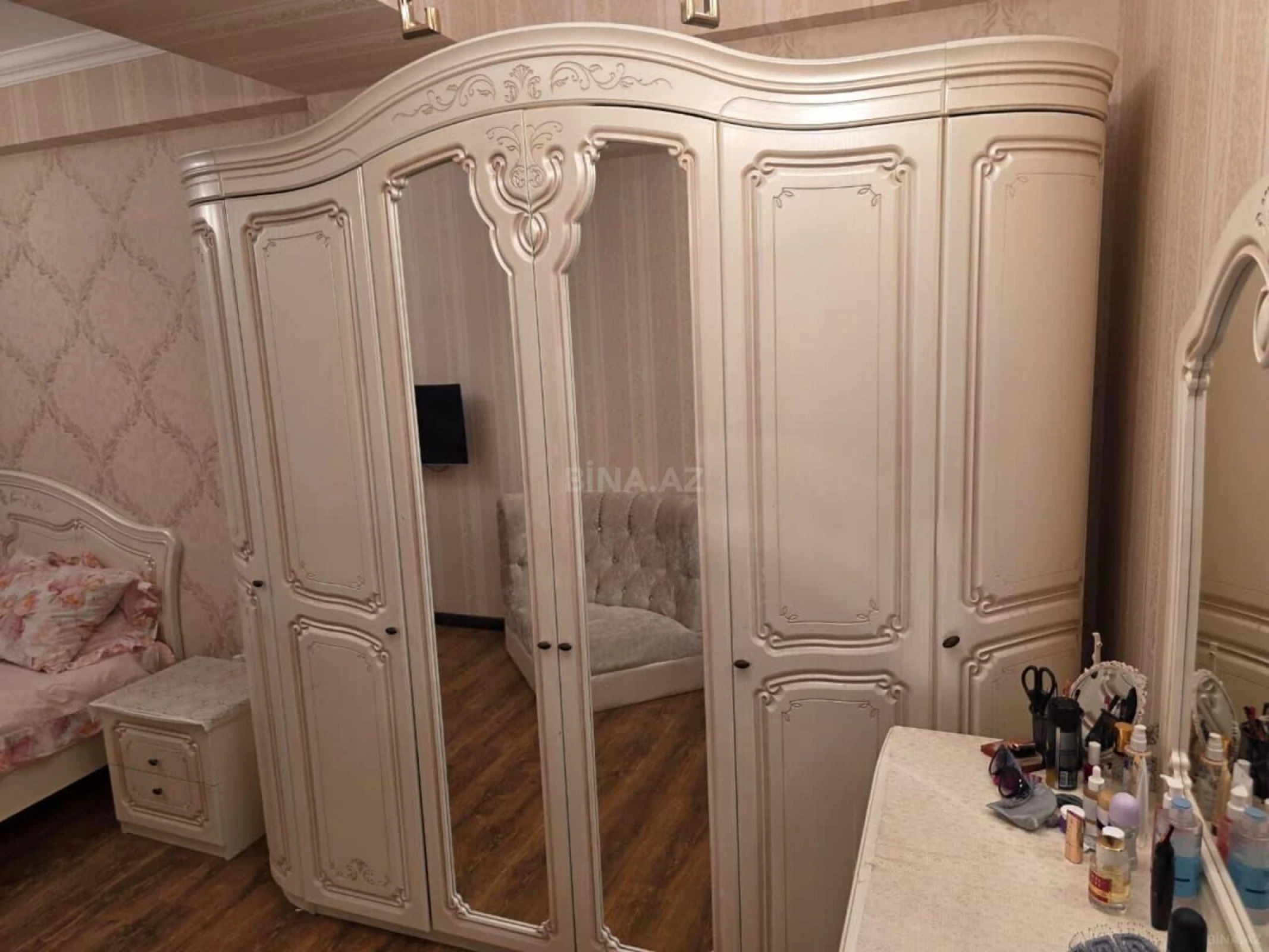 Satılır 3 otaqlı mənzil 107 m²