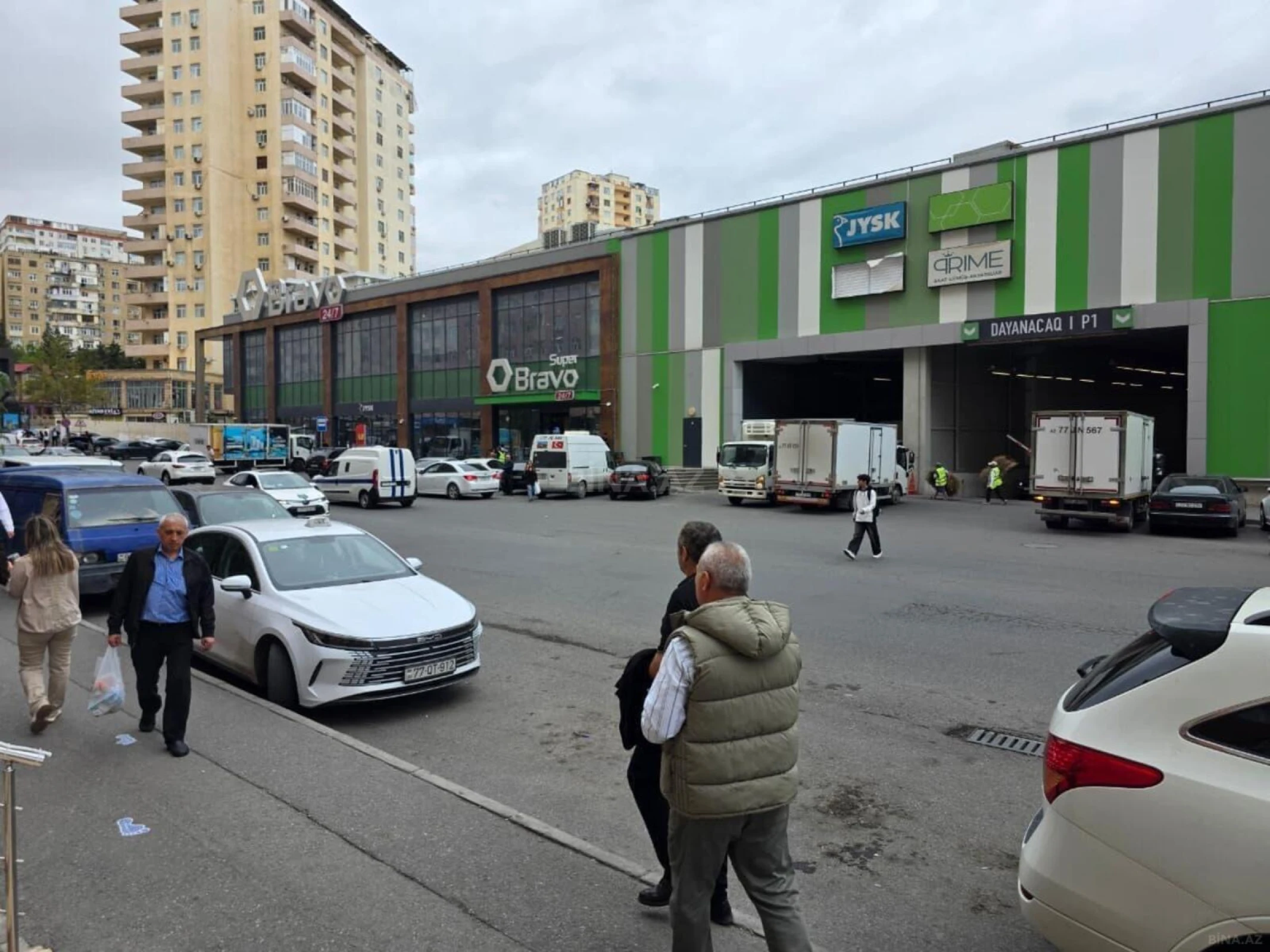 Satılır 3 otaqlı mənzil 107 m²