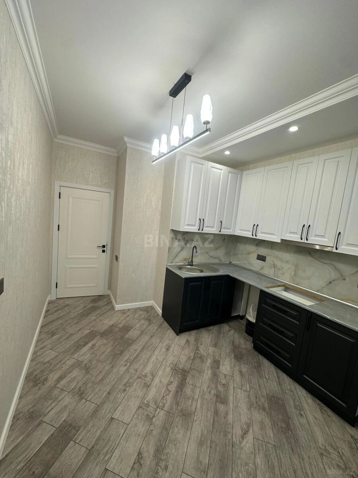 Satılır 2 otaqlı mənzil 79 m²