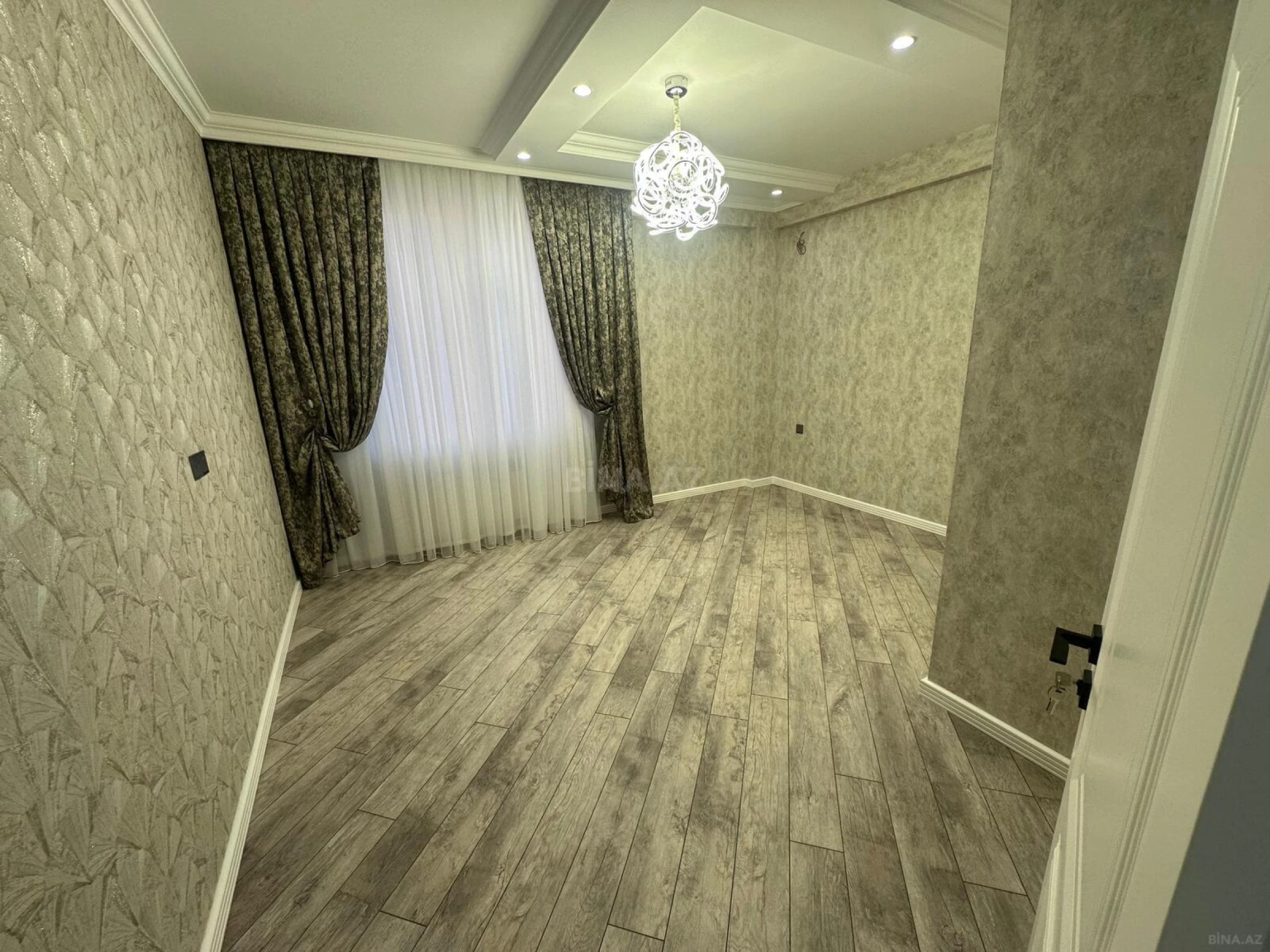 Satılır 2 otaqlı mənzil 79 m²