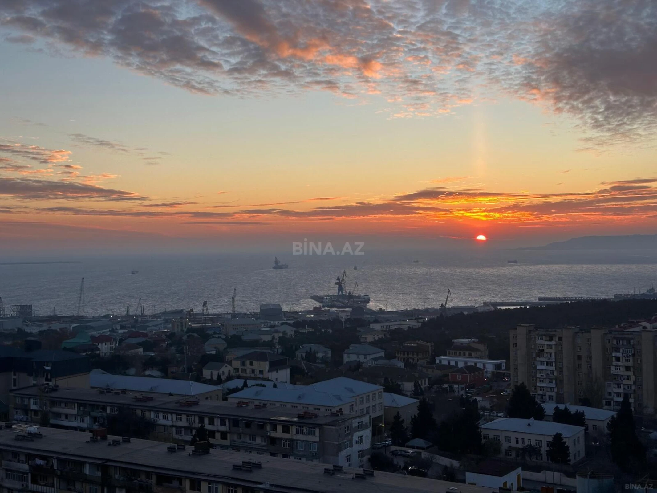 Satılır 2 otaqlı mənzil 79 m²