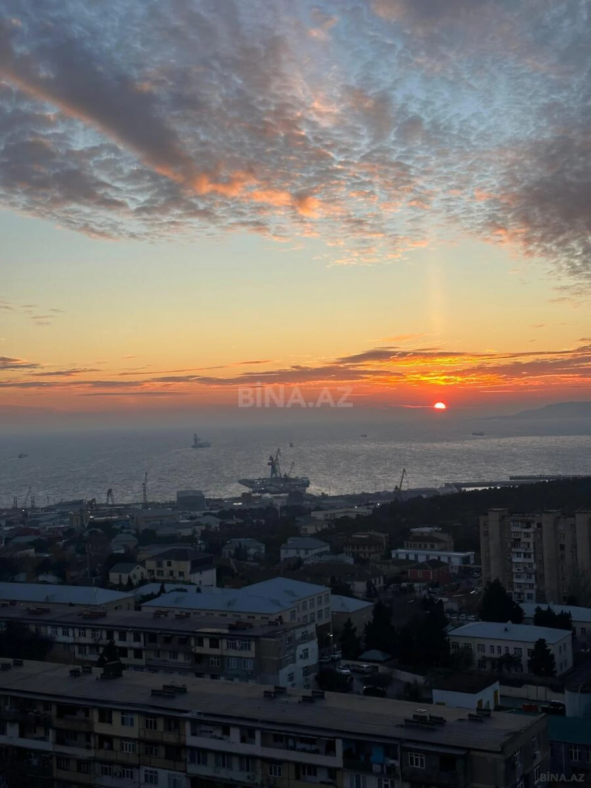 Satılır 2 otaqlı mənzil 79 m²