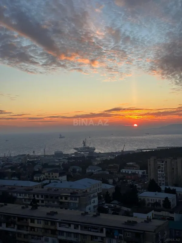 Satılır 2 otaqlı mənzil 79 m²