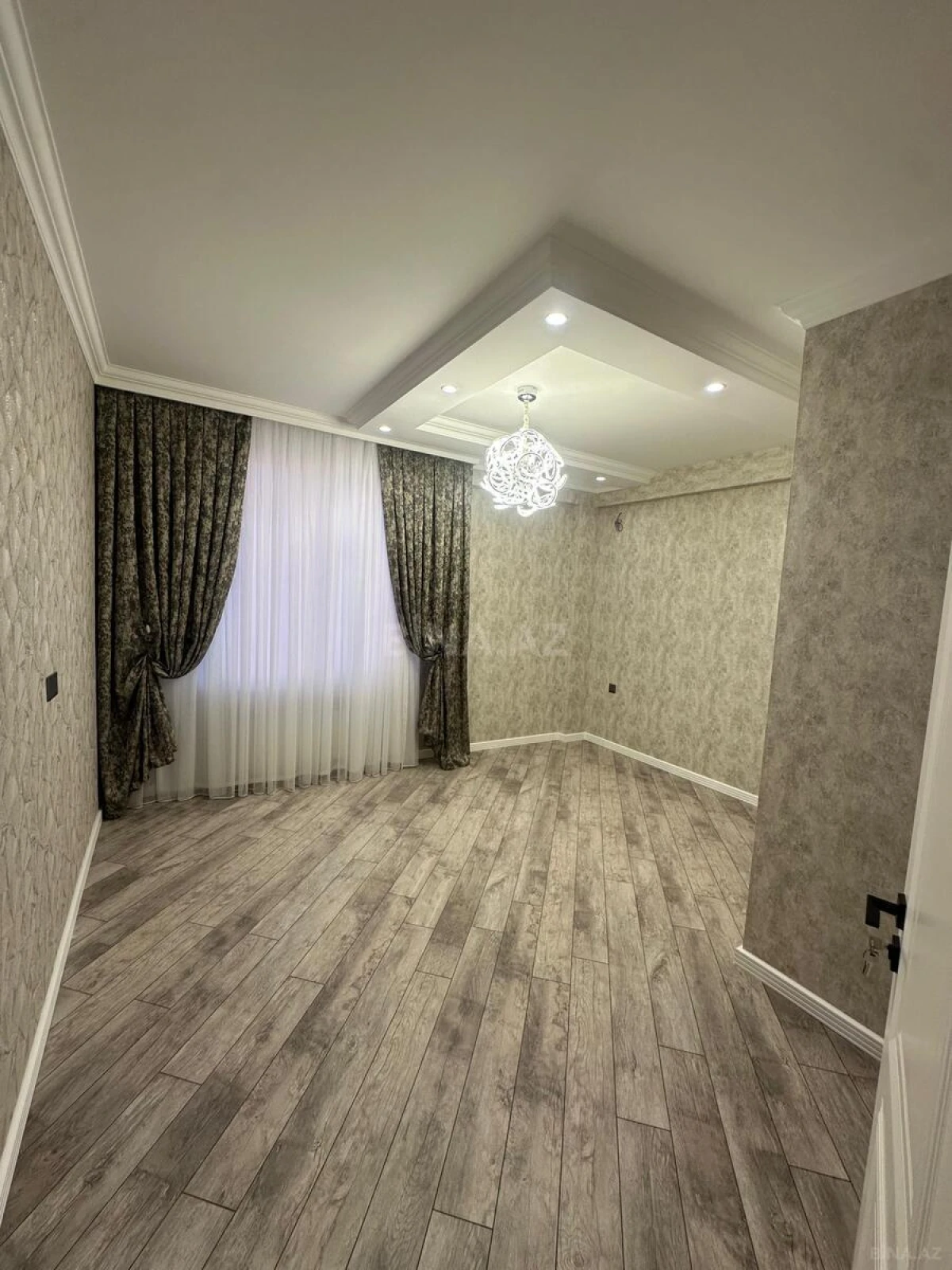 Satılır 2 otaqlı mənzil 79 m²
