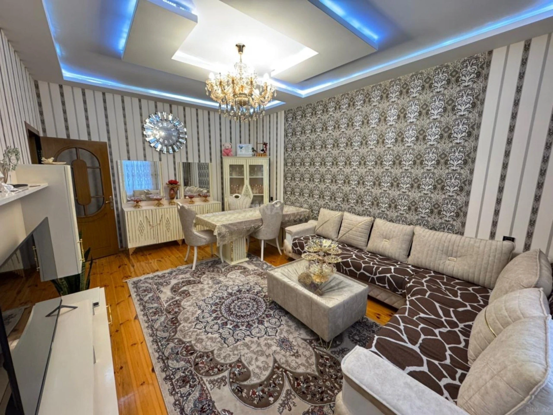 Satılır 7 otaqlı həyət evi 300 m²