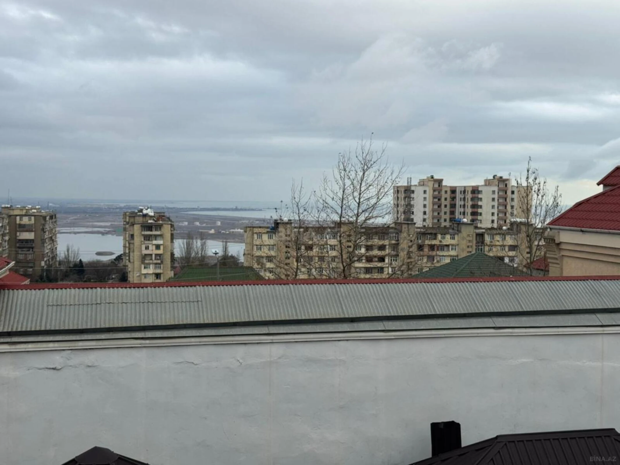 Satılır 7 otaqlı həyət evi 300 m²