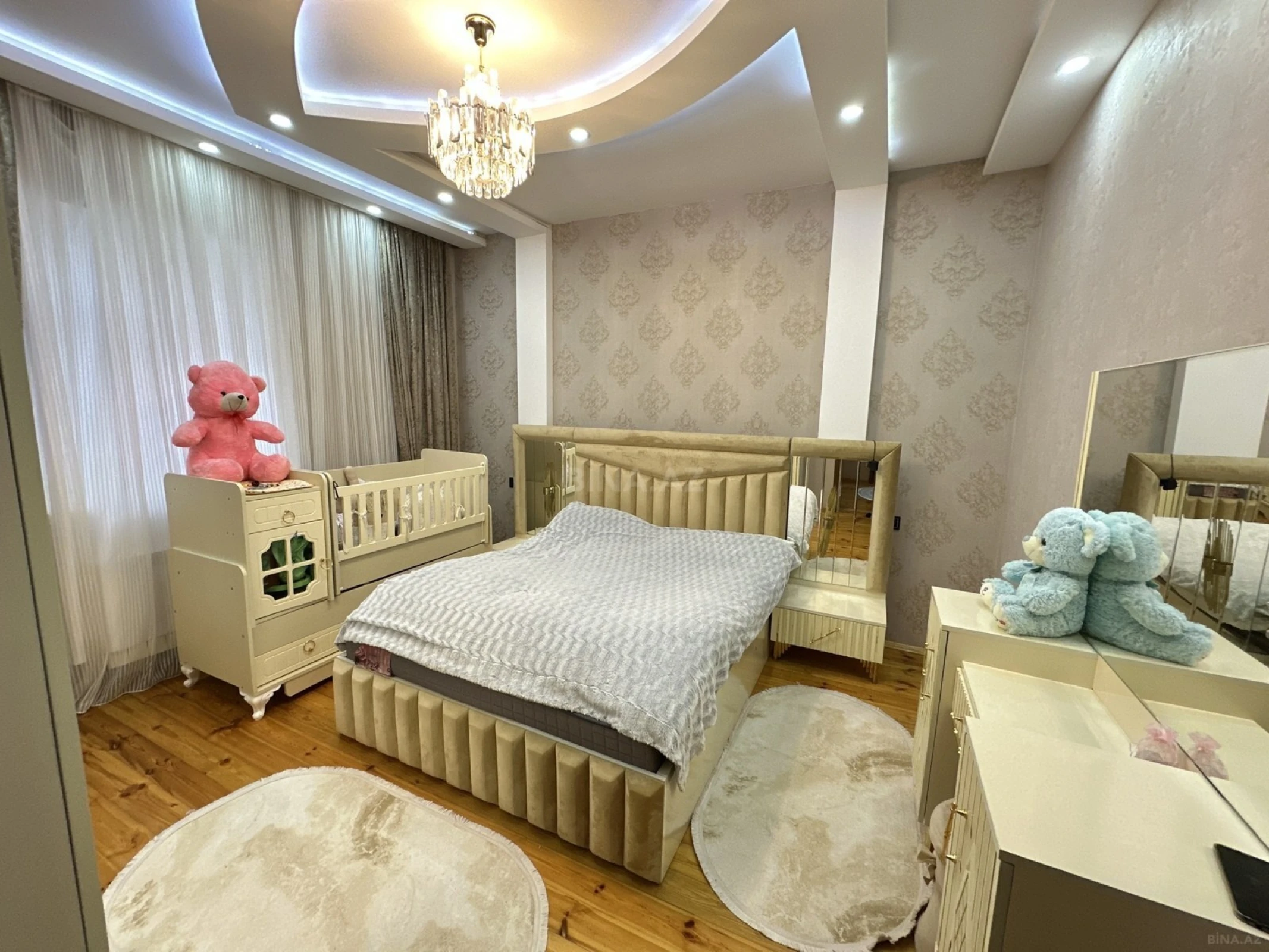 Satılır 7 otaqlı həyət evi 300 m²