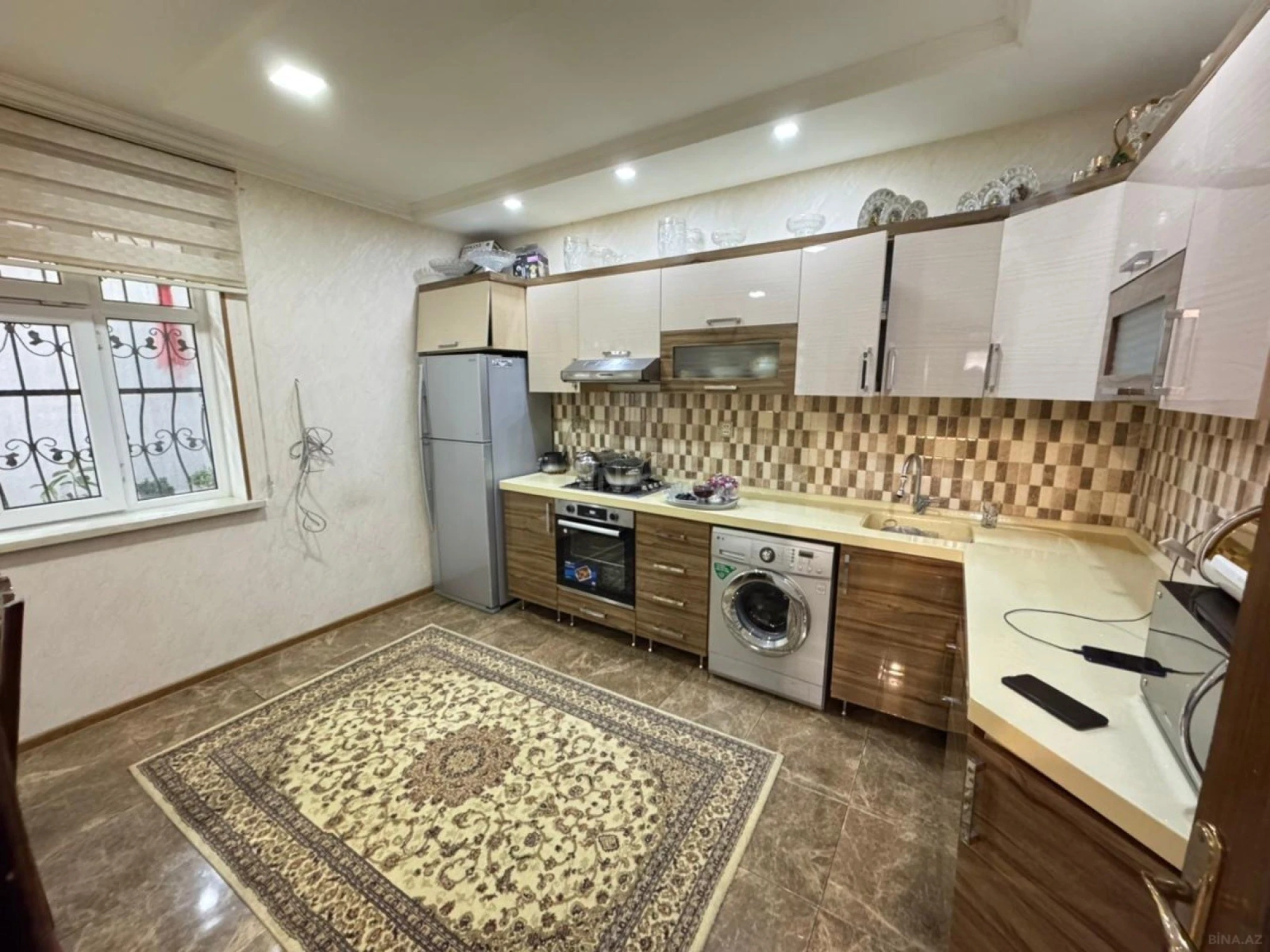 Satılır 7 otaqlı həyət evi 300 m²