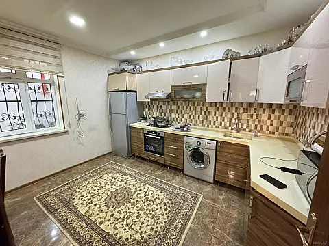 Satılır 7 otaqlı həyət evi 300 m²