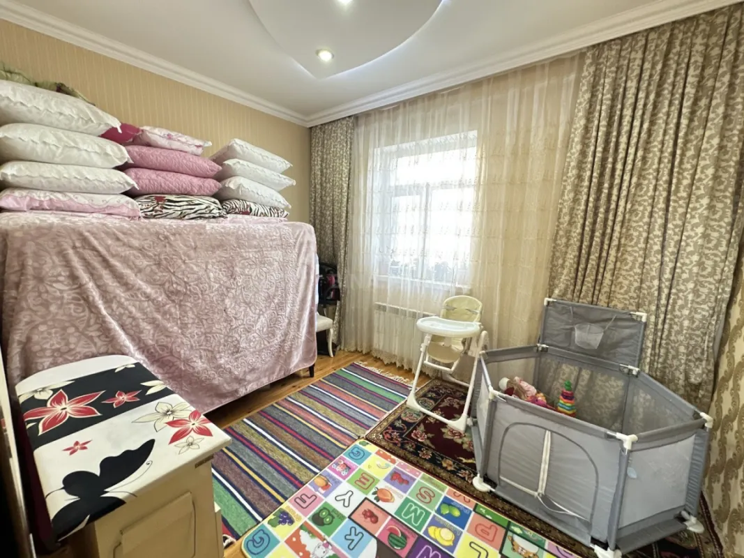 Satılır 7 otaqlı həyət evi 300 m²