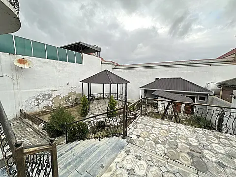 Satılır 7 otaqlı həyət evi 300 m²