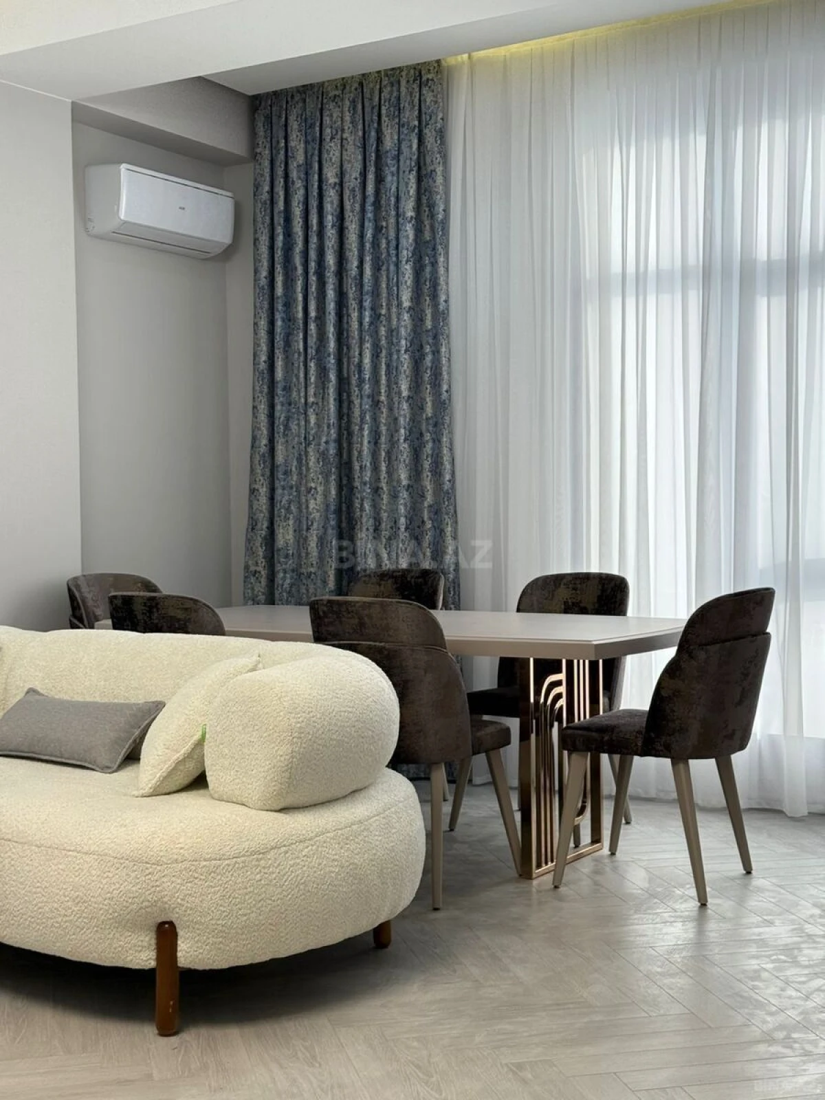 Kirayə verilir 3 otaqlı mənzil 130 m²