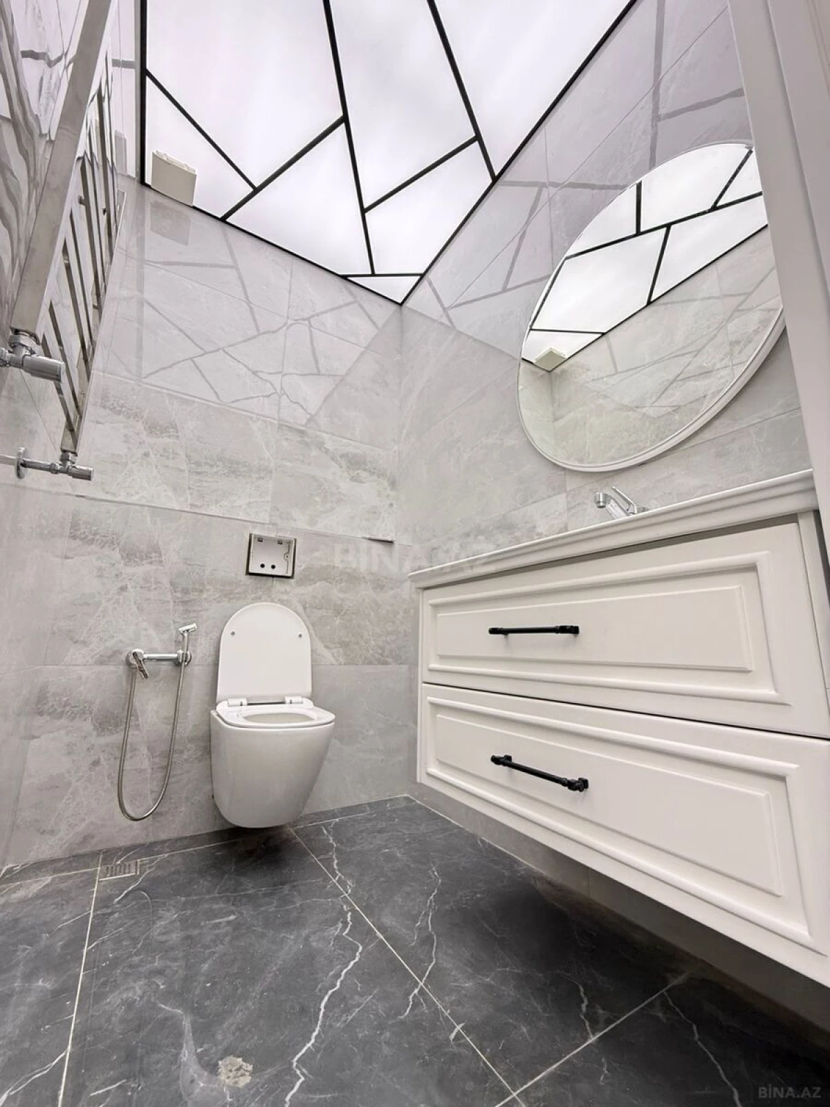 Kirayə verilir 3 otaqlı mənzil 130 m²