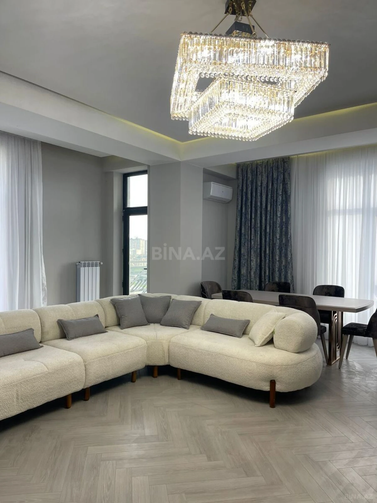 Kirayə verilir 3 otaqlı mənzil 130 m²