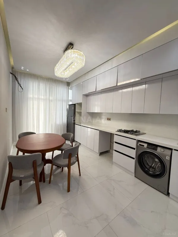 Kirayə verilir 3 otaqlı mənzil 130 m²