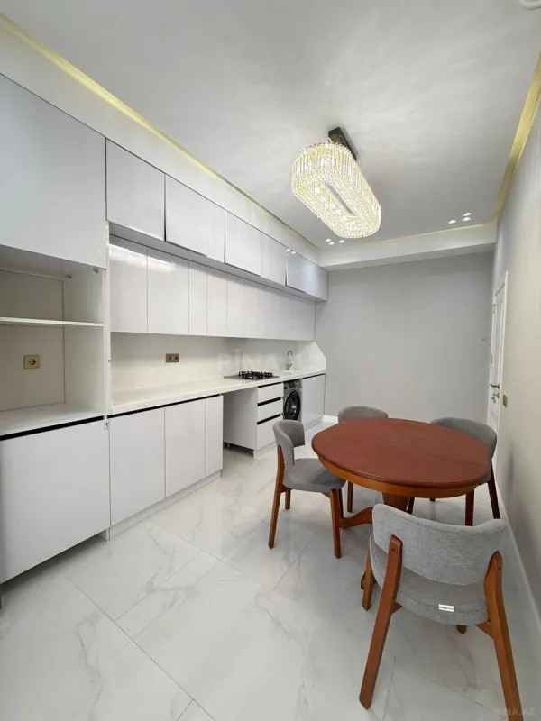 Kirayə verilir 3 otaqlı mənzil 130 m²