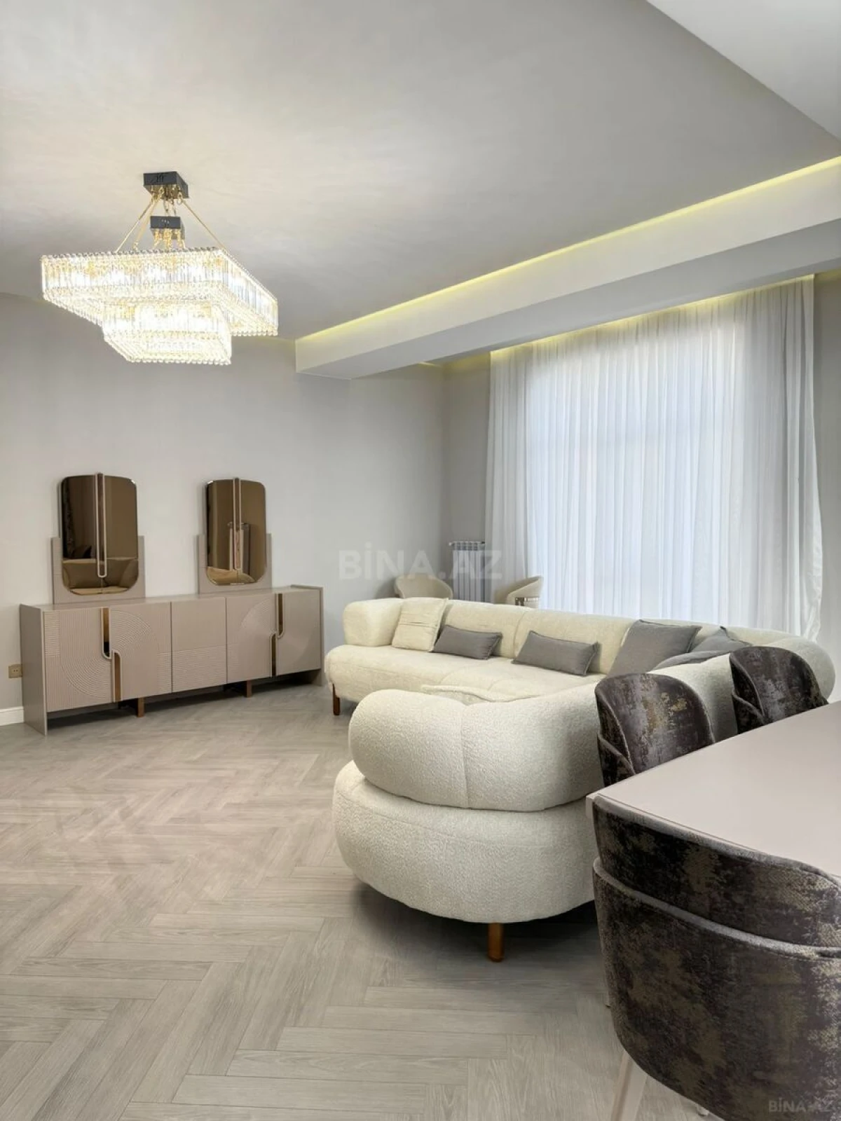 Kirayə verilir 3 otaqlı mənzil 130 m²