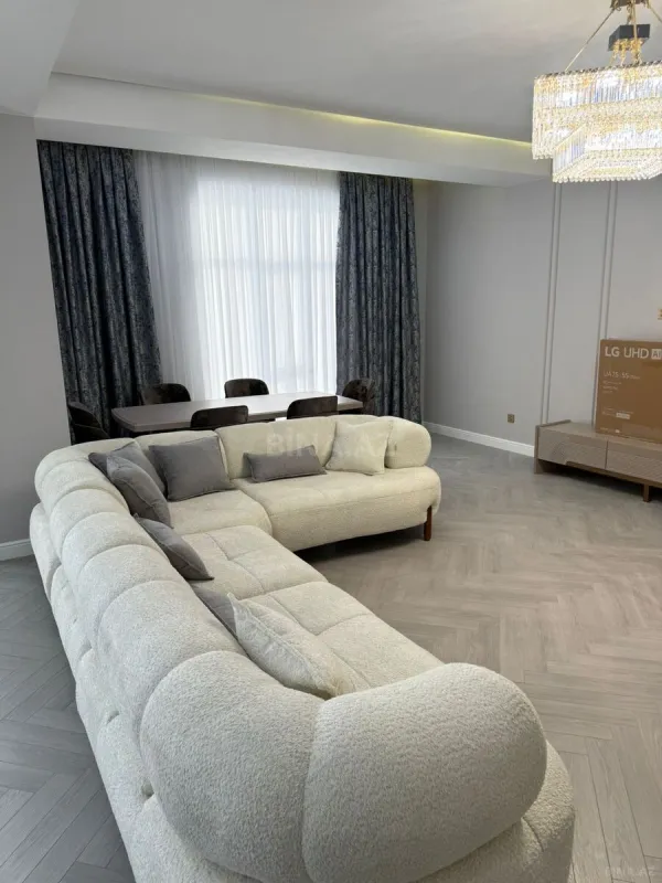 Kirayə verilir 3 otaqlı mənzil 130 m²