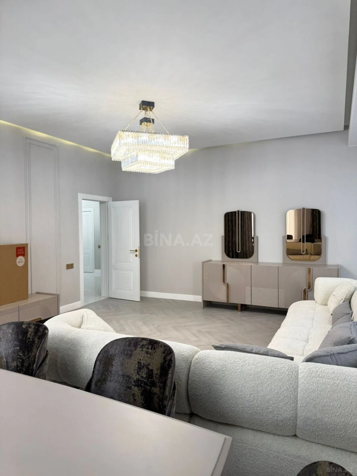 Kirayə verilir 3 otaqlı mənzil 130 m²