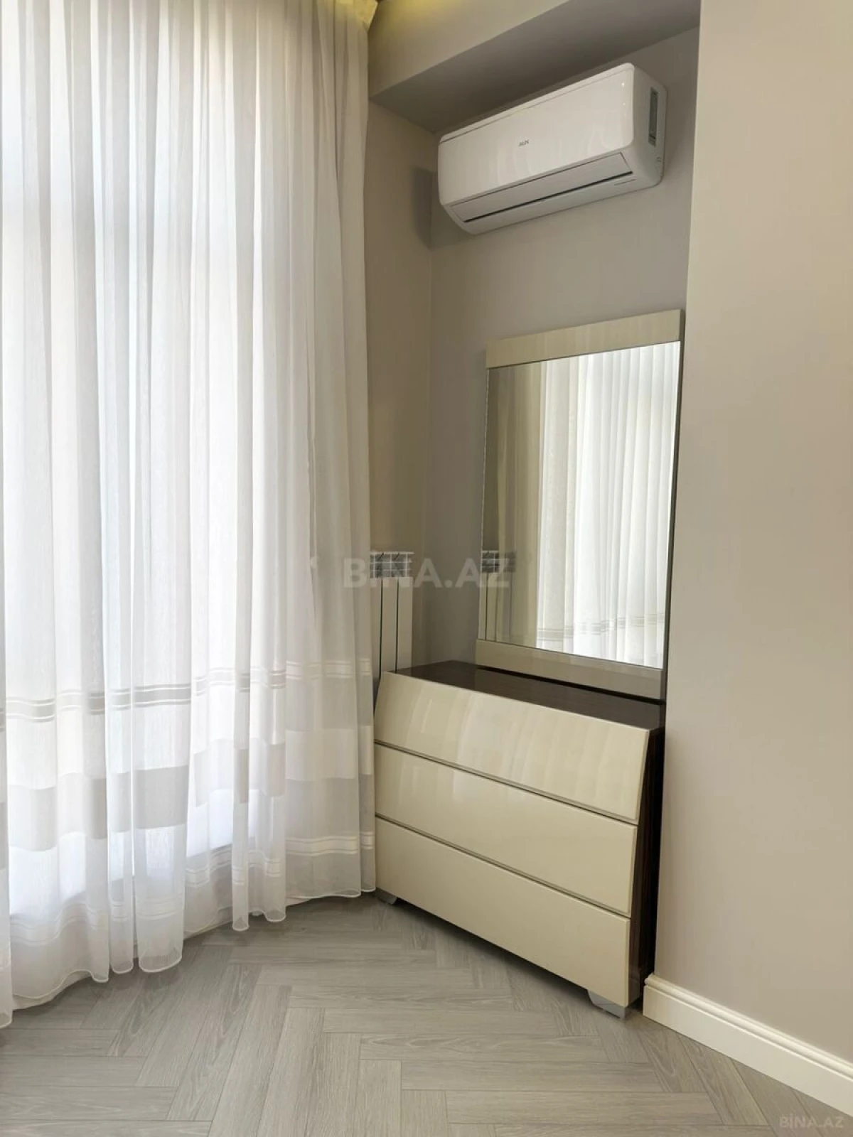 Kirayə verilir 3 otaqlı mənzil 130 m²