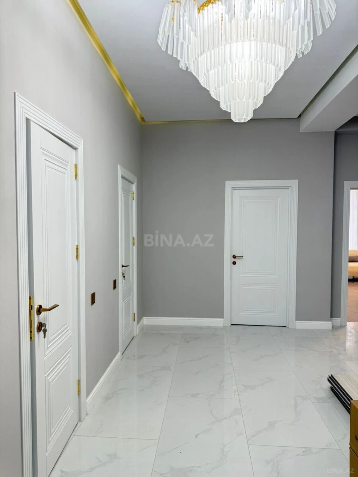 Kirayə verilir 3 otaqlı mənzil 130 m²