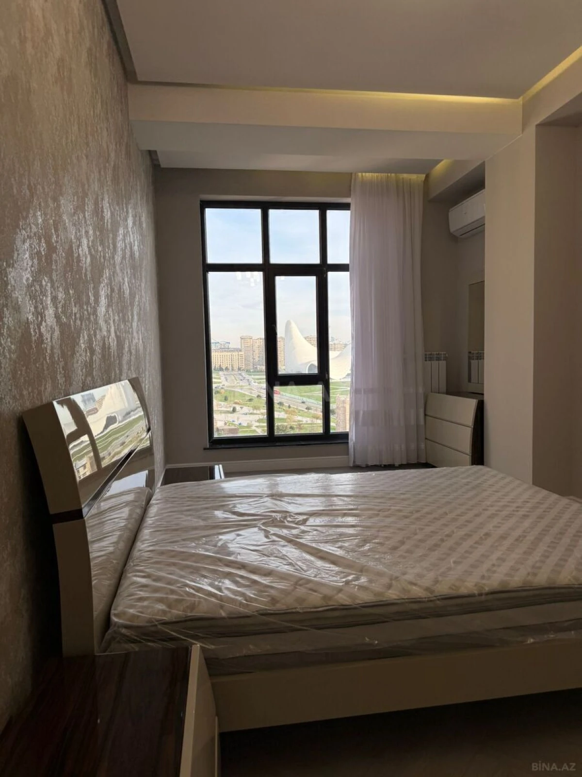 Kirayə verilir 3 otaqlı mənzil 130 m²